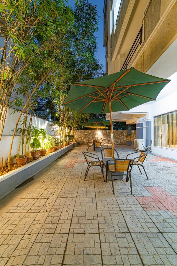 แอท โฮม อพาร์ตเมนต์ Hotel ไฮเดอราบัด ภายนอก รูปภาพ