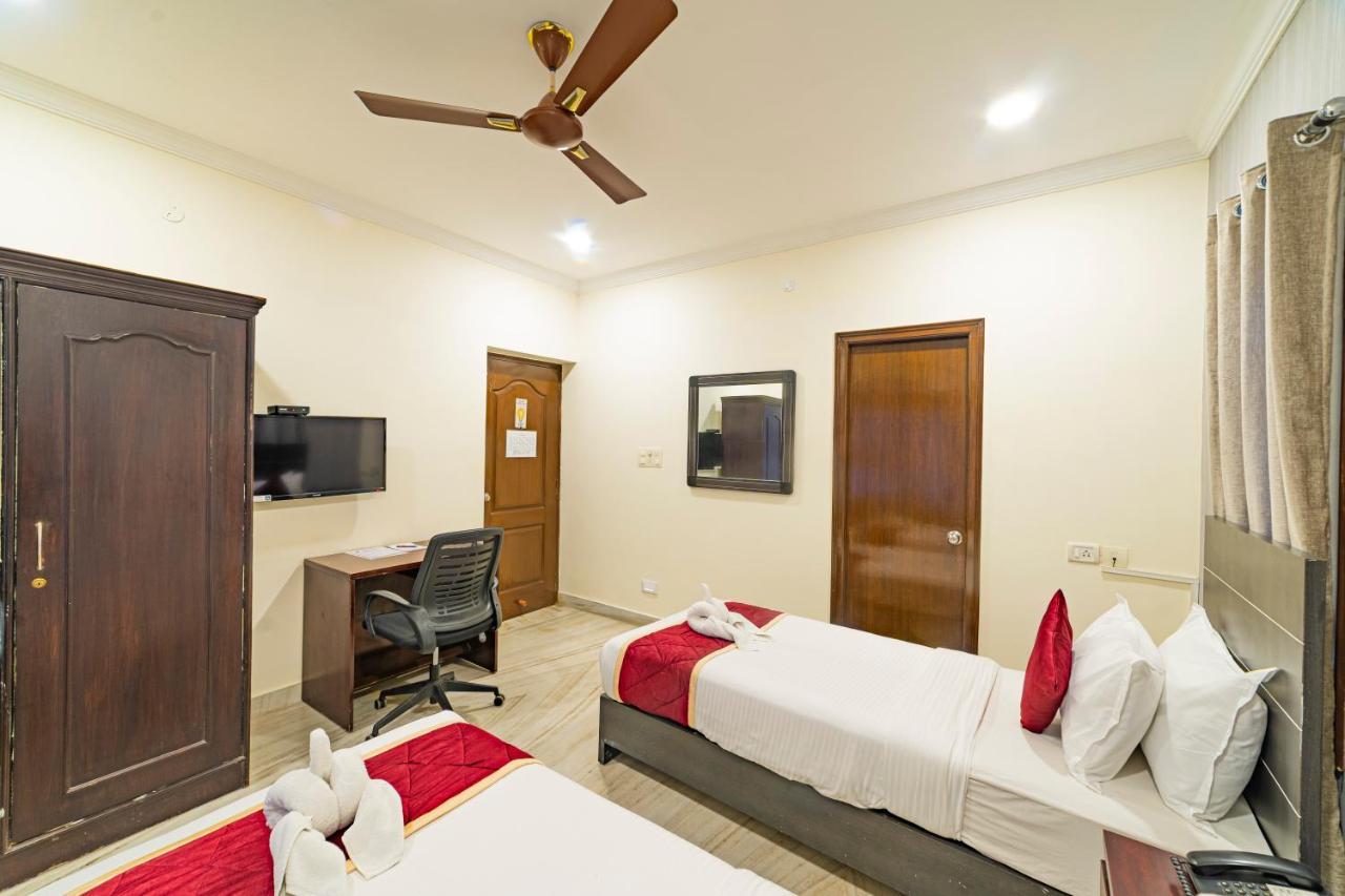 แอท โฮม อพาร์ตเมนต์ Hotel ไฮเดอราบัด ภายนอก รูปภาพ